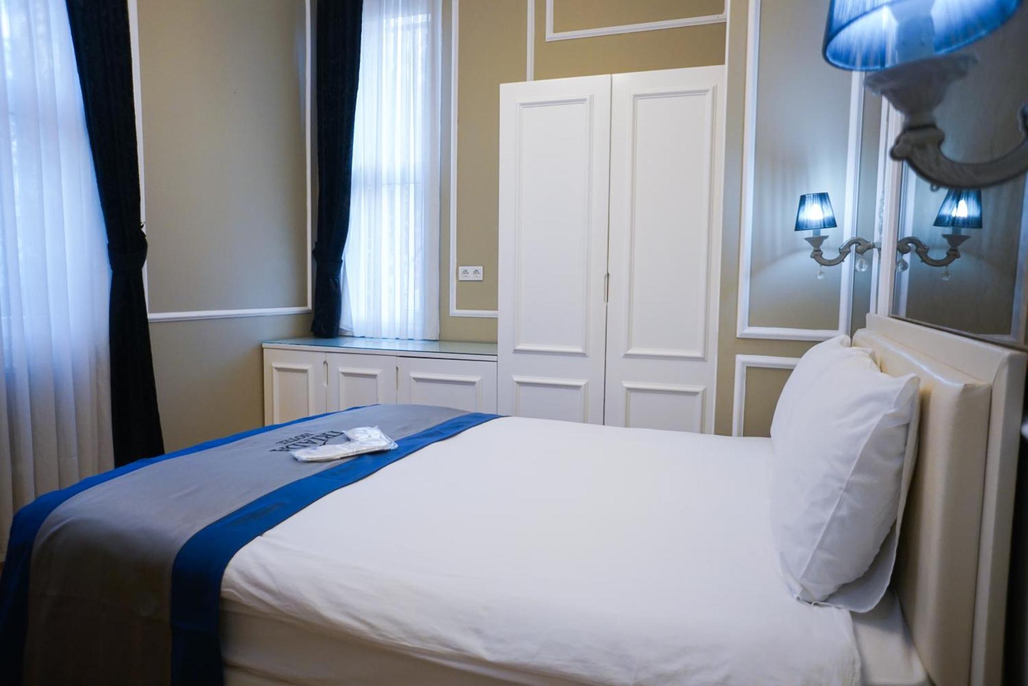 Triada Hotel Taksim - Special Category Стамбул Екстер'єр фото